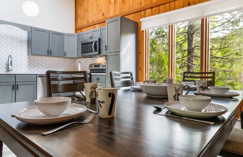 West Dover House | Mount Snow Luxury Villa with Hot Tub, Jacuzzi and gm room.