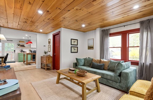 Lincoln House | Mount Washington Luxury Relaxation Getaway at the PemiCabins!