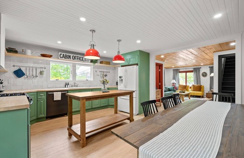 Lincoln House | Mount Washington Luxury Relaxation Getaway at the PemiCabins!