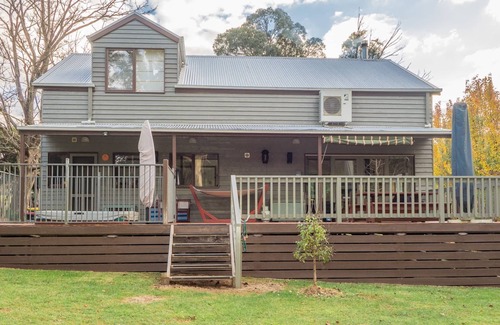 Marysville House | MOUNTAIN ASH LODGE set amongst the trees