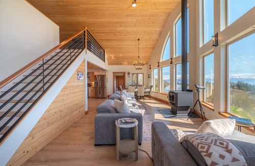 Homer House | Mountain + Bay Views, Fire Pit! A True Retreat!
