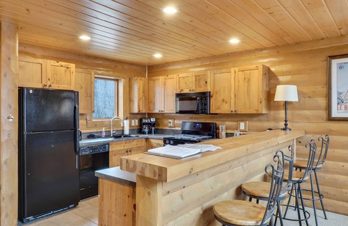 Boyne Falls Cabin | Mountain Cabin 816 | Monument Golf Course | Deer Lake | Boyne Mountain Resort