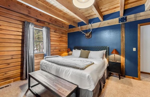 Blue River House | Mountain Escape with Hot Tub and Lounge Area