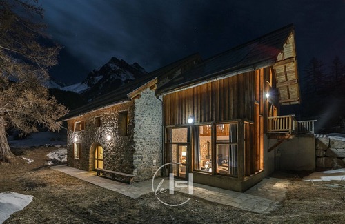 Monetier-les-Bains Ski Chalet | Mountain chalet -S'erre Chevalier Parc des écrins ski vtt hiking