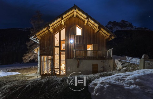 Monetier-les-Bains Ski Chalet | Mountain chalet -S'erre Chevalier Parc des écrins ski vtt hiking