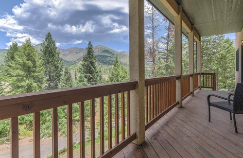 Cascade-Chipita Park House | Mountain Getaway with HotTub, Ping Pong, Gym