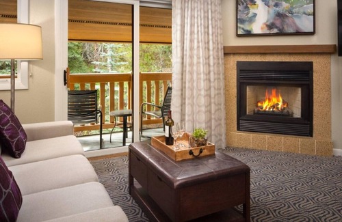 Vail Resort | Mountain Getaway: Studio with Kitchen & Fireplace at Vail