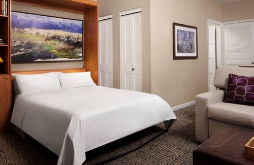 Vail Resort | Mountain Getaway: Studio with Kitchen & Fireplace at Vail