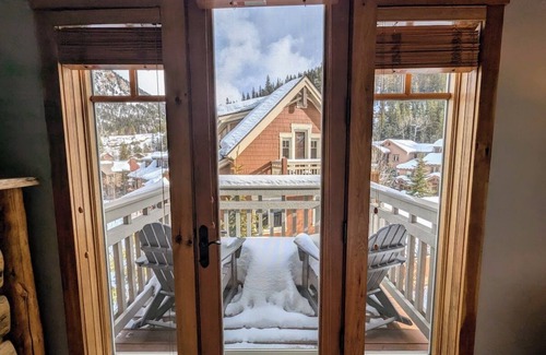 Keystone House | Mountain getaway with free shuttle and hot tub