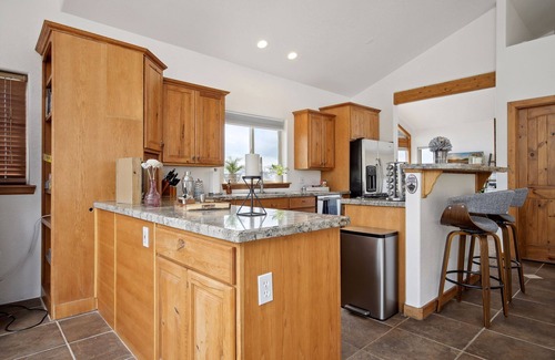 Innsbruck Val Moritz House | Mountain Home: Hot Tub, Views, Chef's Kitchen, Pet-Friendly. Unforgettable Stay!