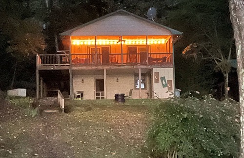 Saluda House | Mountain House on Private Lake