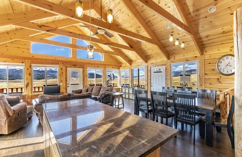 Angel Fire House | Mountain House Sleeps 18, Mins to Ski, Hike, Golf, Fish; Generator; Fenced Yard