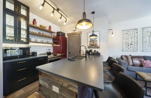 Coyne Placer Valley Condo | Mountain-Industrial Getaway - Close to Town! Easy shuttle access