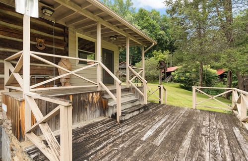 Maggie Valley Cabin | MOUNTAIN JOY COTTAGES #3 - OWL LODGE