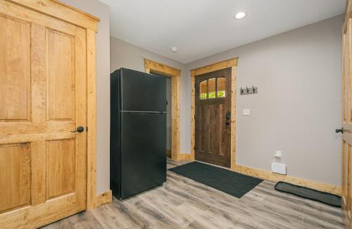 Oakland House | Mountain Laurel: New, Lake Access w. Dock Slip, Hot Tub, Dogs OK