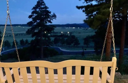 Larkspur House | Mountain Luxury and Views Galore Near Palmer Lake