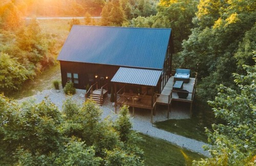 McArthur Apartment | Mountain Luxury Design + Barrel Sauna | Hot Tub | Fire Pit | Private Hiking Trails