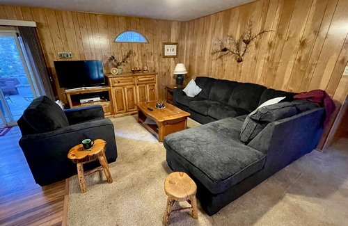 Glencoe House | Mountain Meadow View Retreat