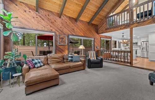 Black Butte Ranch House | Mountain Modern Retreat at Black Butte Ranch – 4BR/3BA w/Loft & Deck