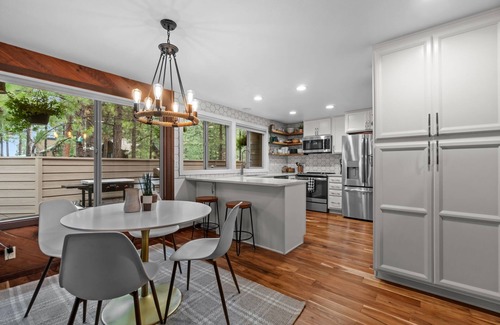 Black Butte Ranch House | Mountain Modern Retreat at Black Butte Ranch – 4BR/3BA w/Loft & Deck