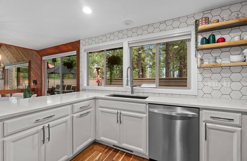 Black Butte Ranch House | Mountain Modern Retreat at Black Butte Ranch – 4BR/3BA w/Loft & Deck