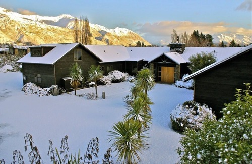 Wanaka Cabin | Mountain Range Lodge- Space, Privacy, Luxury.