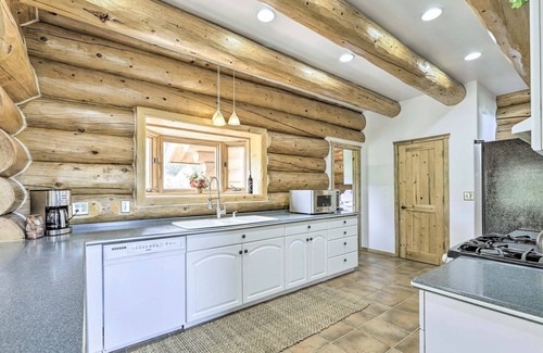 Glenwood Springs House | Mountain Retreat w/Deck: Ski, Soak, Golf & Hike!