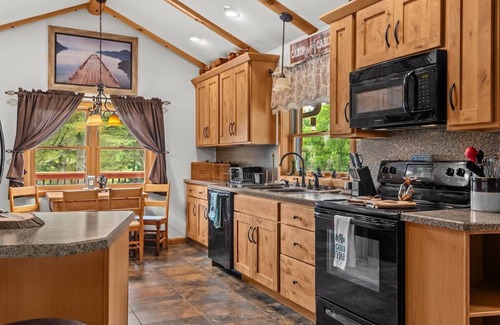 Kelayres Cabin | Mountain Retreat on 10 Acres, Hot Tub & Pond