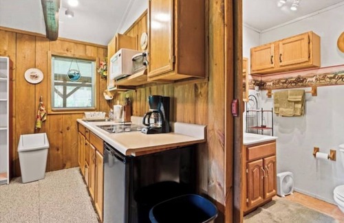Bath Other | Mountain Rose Horse Farm - Guest Cottage
