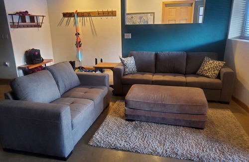 Alyeska Apartment | Mountain Side Forest Retreat - Hot Tub! - 1br 1ba <3beds>