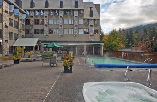 Whistler Village Hotel | Mountain Side Hotel Whistler by Executive