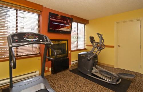 Whistler Village Hotel | Mountain Side Hotel Whistler by Executive