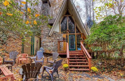 Chalet Village Ski Chalet | Mountain Springs Chalet - Cozy, Private, Original A-Frame Chalet with access to Buckberry Cree, Views of the Hardwood Forest, very close to Ober Gatlinburg, the Great Smoky Mountains National Park, and Downtown Gatlinburg in the Smokies