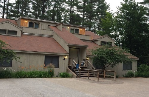 Bartlett Condo | Mountain-Themed Condo at Popular Seasons at Attitash Resort, WiFi, 2 HD TVs