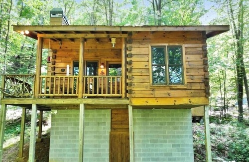Blue Ridge Cabin | Mountain Top cabin when you need a break from EVERYTHING! Last min ok. No min nt