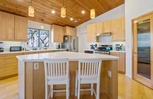 Three Rivers House | MOUNTAIN TOP WITH 4 ACRES AND SPECTACULAR VIEWS WITH HOT TUB