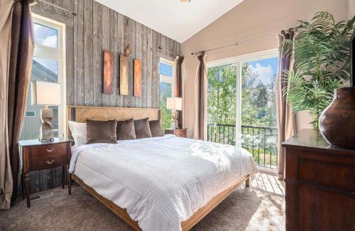 Rendezvous House | Mountain Townhome W Balcony & Bbq