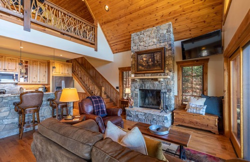Elk Park House | Mountain Valley Lodge at Eagles Nest: Pet Friendly, Amazing Views, & Woodburning Fireplace!