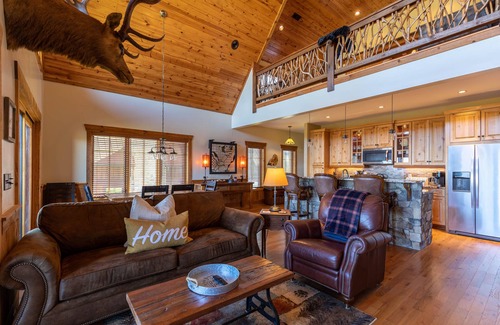 Elk Park House | Mountain Valley Lodge at Eagles Nest: Pet Friendly, Amazing Views, & Woodburning Fireplace!