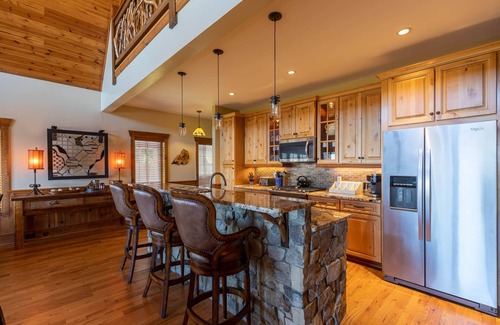 Elk Park House | Mountain Valley Lodge at Eagles Nest: Pet Friendly, Amazing Views, & Woodburning Fireplace!