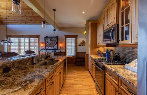 Elk Park House | Mountain Valley Lodge at Eagles Nest: Pet Friendly, Amazing Views, & Woodburning Fireplace!