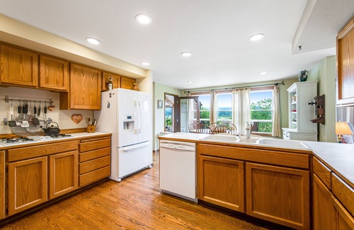 Enumclaw House | Mountain & Valley View Home with Private Hot Tub, Large Deck, 2 Gas Fireplaces