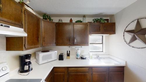 Red River House | Mountain View 3 - Grill - WiFi - Mountain Views - Washer - Dryer - Garage Access - Walk to Everything