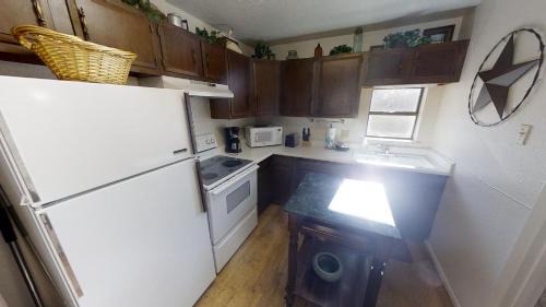 Red River House | Mountain View 3 - Grill - WiFi - Mountain Views - Washer - Dryer - Garage Access - Walk to Everything