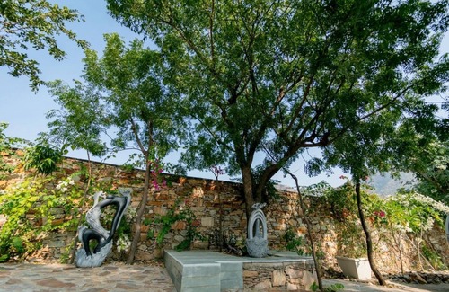 Bedla Villa | Mountain view Art Villa inside a forest