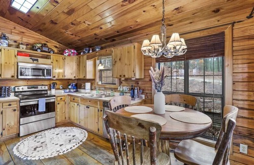 Ellijay House | Mountain view cabin near Ellijay w/hot tub!