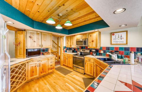 Baldy Mountain Cabin | Mountain view cabin with hot tub, pool table, gas fireplace - near town