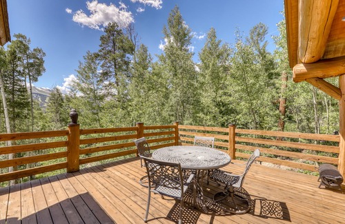 Baldy Mountain Cabin | Mountain view cabin with hot tub, pool table, gas fireplace - near town