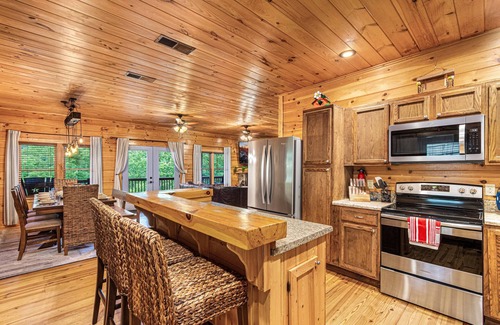 Whittier Cabin | Mountain View Cabin | Hot Tub & Coffee Bar