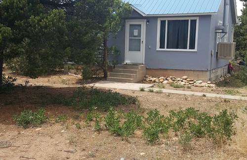 Lewis Cottage | Mountain View Cottage